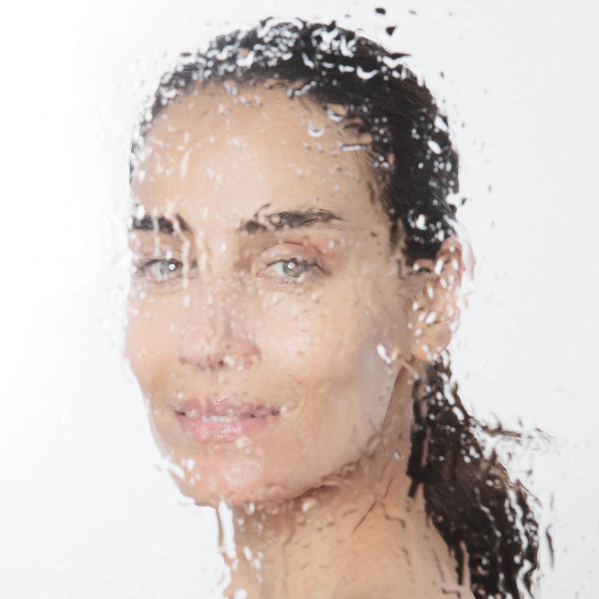 files/5073-Rapid-Repair-Daily-Antioxidant-Gel-Cleanser-SneakPeak-lifestyle-3.jpg