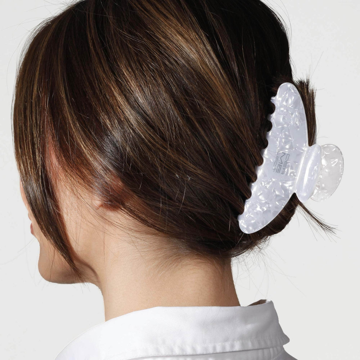 files/6400-dermelect-hair-clip-lifestyle-2.jpg